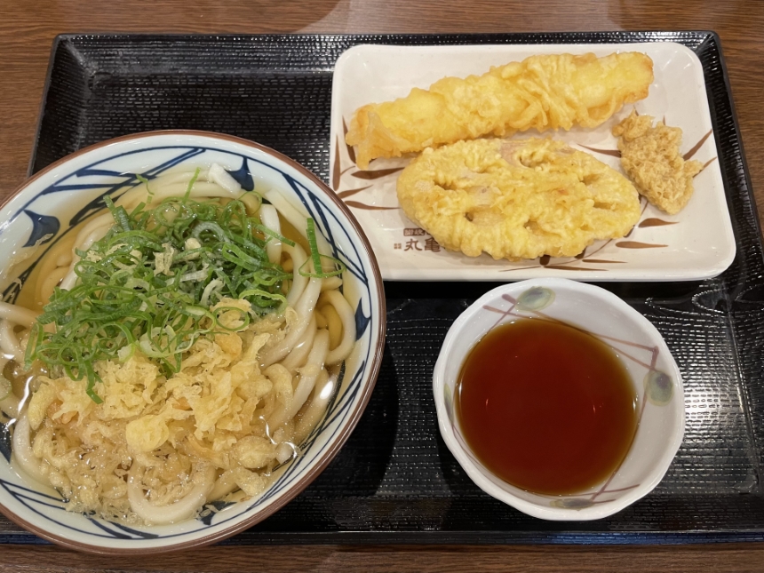 丸亀製麺 株主優待 かけうどん + いか天 + レンコン天 | 株主優待生活